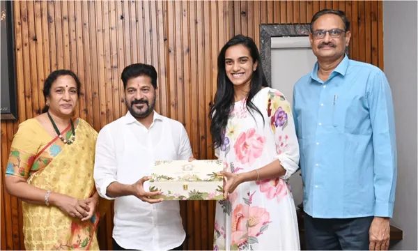 HYD: సీఎం రేవంత్ ను పెళ్ళికి ఆహ్వానించిన పీవీ సింధు