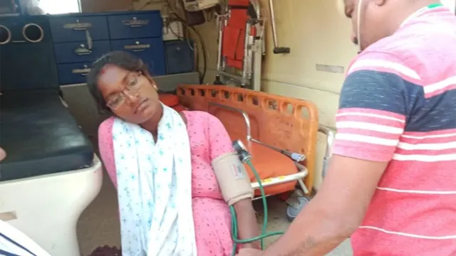 పురిటి నొప్పులతోనే గ్రూప్-2 పరీక్ష రాసిన మహిళ..
