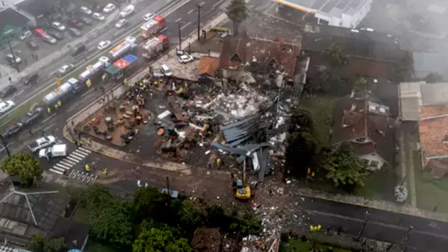 Brazil Plane Crash: ఇళ్లను ఢీకొట్టి కుప్పకూలిన విమానం..10 మంది మృతి!