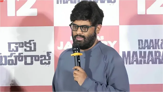 ఫ్యాన్స్ తిట్టుకున్నా పర్లేదు.. 'డాకు మహారాజ్' కింద 'వాల్తేరు వీరయ్య' దేనికి పనికిరాదు