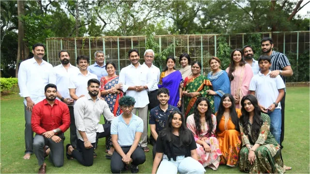 Kadapa: కలిసిన విజయమ్మ, జగన్.. పులివెందులలో క్రిస్మస్ సంబరాలు!