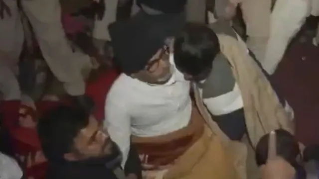 Prashant Kishor: పోలీసుల అదుపులో ప్రశాంత్‌ కిషోర్‌..ఎయిమ్స్‌ కు తరలింపు!