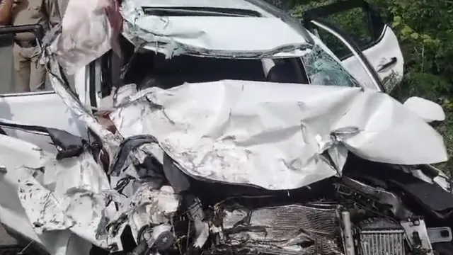 Road Accident Tirupati: తిరుపతిలో ఘోర రోడ్డు ప్రమాదం.. భార్యాభర్తలు దుర్మరణం