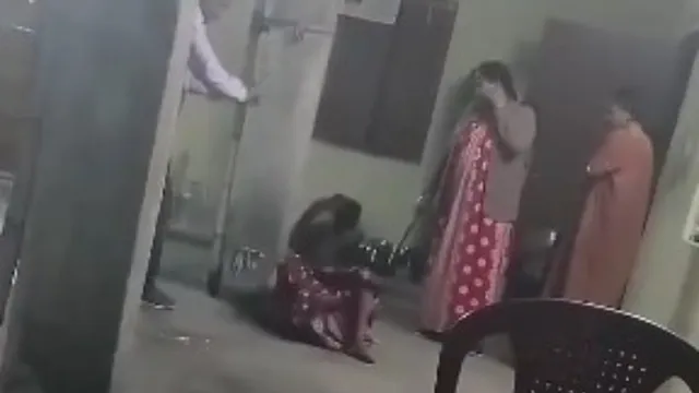 ఇంత దారుణమా.. మానసిక వృద్ధురాలిపై హింస