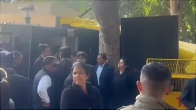 Delhi Election Updates: ఢిల్లీలో డ్రామా..ఆప్ అధినేత కేజ్రీవాల్ కు ఏసీబీ నోటీసులు