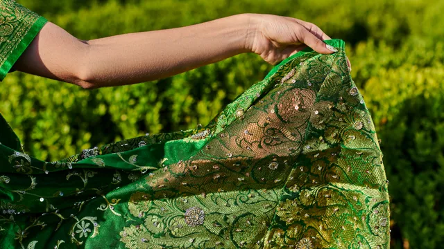 Silk Saree: ఇంట్లో పట్టు చీరలను ఎలా శుభ్రం చేయాలి?