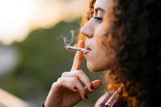 Smoking: సిగరెట్లు తాగడం వల్ల నిజంగా మానసిక ఒత్తిడి తగ్గుతుందా?