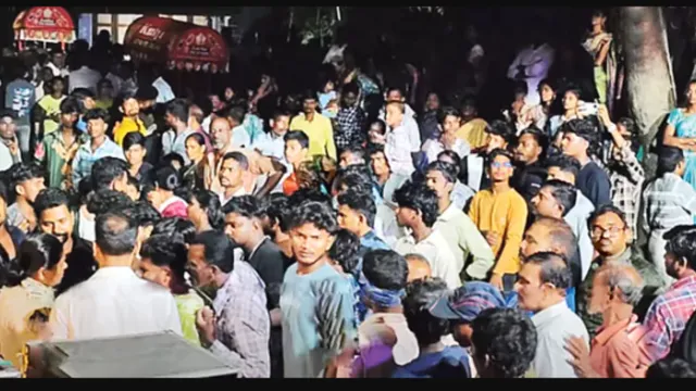 Vijayanagaram: రెచ్చిపోయిన యువకులు..  మహిళా ఎస్‌ఐ జట్టు పట్టుకుని రచ్చ