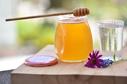 Honey: తియ్యగా ఉందని తేనె తెగ నాకేస్తున్నారా?..అది నకిలీదో నిజమైందో ఇలా తేల్చేయండి