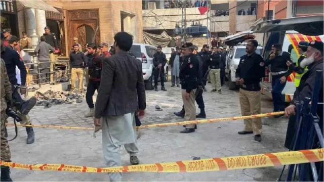 Pakistan: పాకిస్తాన్ లో మరో దాడి..మసీదులో బాంబు