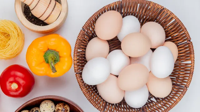 Raw Eggs: పొరపాటున కూడా పచ్చి గుడ్లు తినకండి.. ఎంతో డేంజర్‌