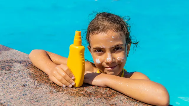Sunscreen: డేంజర్..  ఇలాంటి సన్‌స్క్రీన్ లు వాడితే ముఖంపై తెల్లటి మచ్చలు!