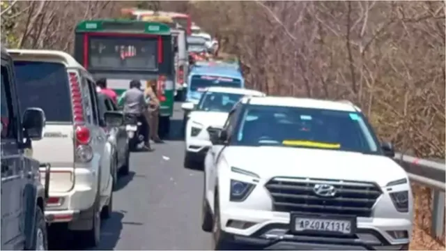 Srisailam: సలేశ్వరానికి వేలల్లో భక్తులు..శ్రీశైలం హైవేపై ట్రాఫిక్ జామ్
