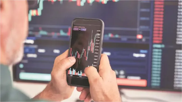 Stock Market:  నిన్న చివర్లో తేరుకున్న సూచీలు ఇవాళ మళ్ళీ నష్టాల్లోకి..