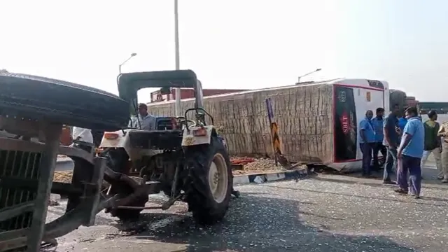Tractor Accident: బస్సు బోల్తా..20 మంది స్పాట్‌ లోనే..!