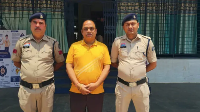 Namaz :  విద్యార్థులను నమాజ్ చేయమని బలవంతం.. ప్రొఫెసర్ అరెస్టు!