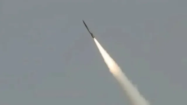 Pakistan: భారత్-పాక్ ఉద్రిక్తత.. క్షిపణిని ప్రయోగించిన పాకిస్థాన్