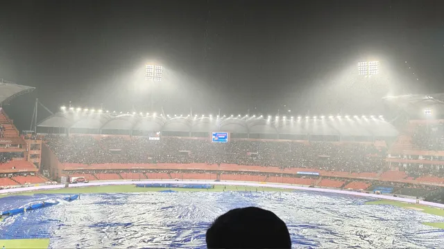 DC vs SRH : ఉప్పల్ స్టేడియంలో వర్షం.. ఆగిపోయిన మ్యాచ్ !