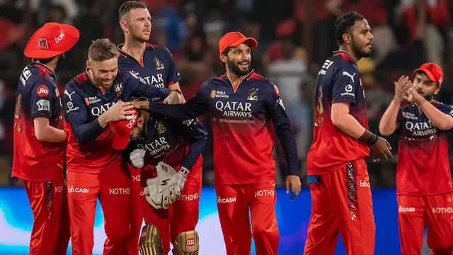 BIG BREAKING : ఆర్సీబీకి బిగ్ షాక్..  రూ. 12 కోట్ల ఆటగాడు ఔట్!