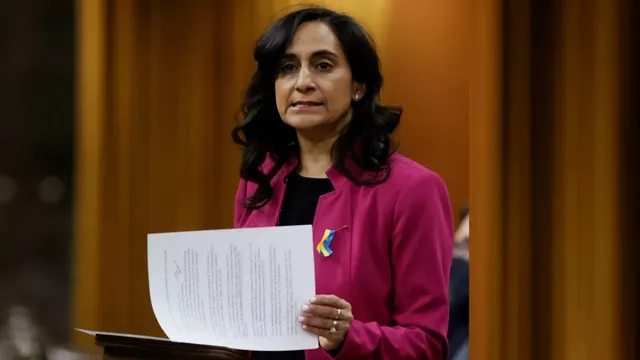Anitha Anand: భగవద్గీతపై ప్రమాణం.. కెనడా మంత్రిగా అనితా ఆనంద్.. ఇంతకీ ఎవరీమె?