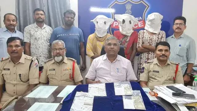 Hijras : రైల్లో రెచ్చిపోయిన హిజ్రాలు..రూ. 10 వేలు లాక్కొని పరార్!