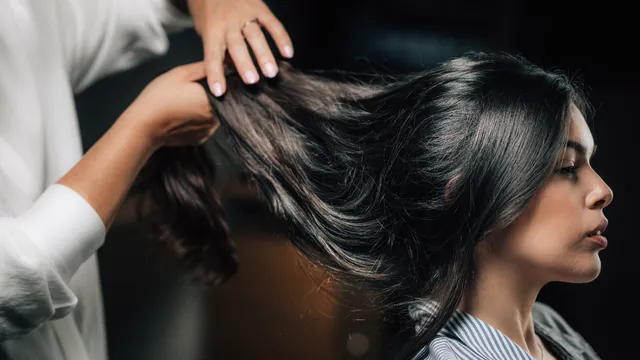 Hair Care: వేసవిలో జుట్టుకు మెరుపు కావాలా..? ఈ 5 సీరమ్‌లను ట్రై చేయండి