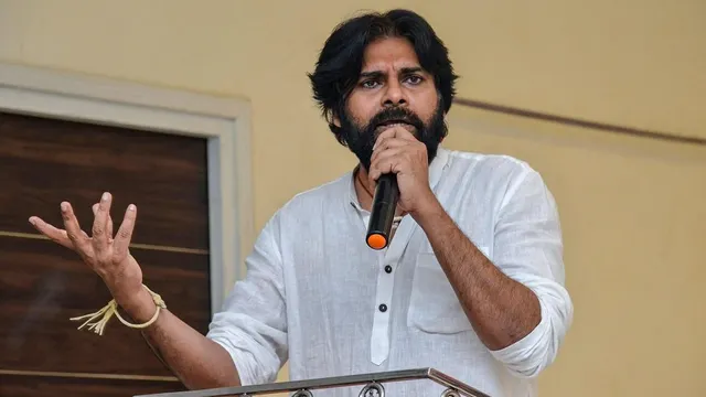 Pawan Kalyan :  మీకో దండంరా బాబు.. టాలీవుడ్ పై పవన్ ఫైర్!