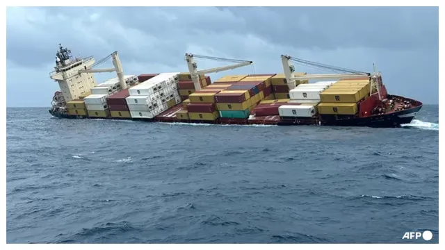 Liberian ship: కొచ్చి తీరంలో హై అలర్ట్‌..మునిగిన నౌకలో ప్రమాదకర రసాయనాలు..?