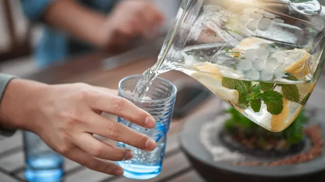 Water: రోజూ నీరు ఇలా తాగండి.. వయస్సు పెరిగే కొద్ది ఆరోగ్యం మీదే