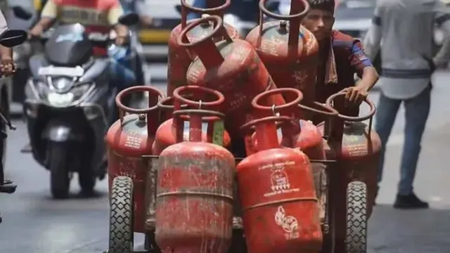 LPG Cylinder Price Drop: బిగ్ బ్రేకింగ్.. భారీగా తగ్గిన గ్యాస్ సిలిండర్ ధరలు.. ప్రాంతాల వారీగా లిస్ట్ ఇదే