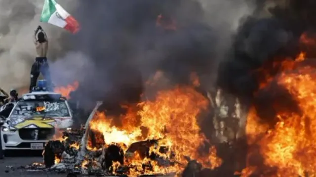 Los Angeles Protests: భగ్గుమంటున్న లాస్ ఏంజిల్స్‌.. కాలిబూడిదవుతున్న వందల కార్లు