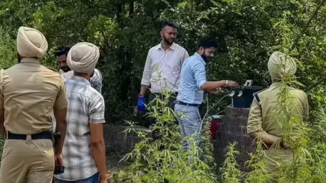 Crime News  : కామంతో రెచ్చిపోయిన 60 ఏళ్ల ముసలోడు.. బతికుండగానే తగలబెట్టేసిన మహిళలు