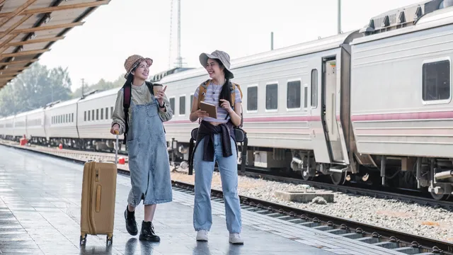 Tickets: మారిన రైల్వే రిజర్వేషన్ రూల్స్.. IRCTC ఖాతాకు ఆధార్ లింక్ చేసుకోండిలా!