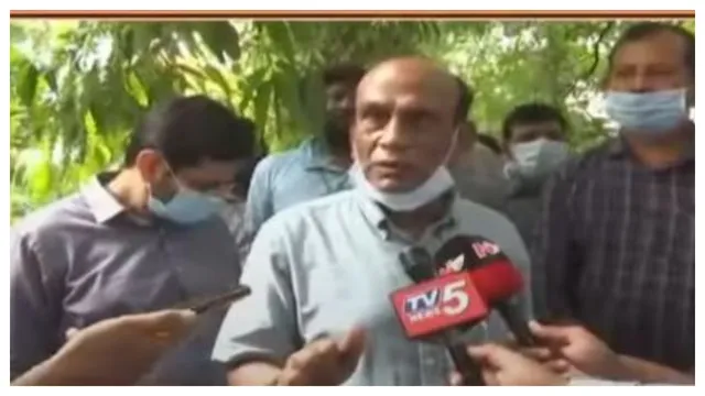 gachi Company : పటాన్‌ చెరు అస్పత్రి వద్ద ఉద్రిక్తత..ప్యాక్టరీ వైస్‌చైర్మన్‌ను అడ్డుకున్నకార్మికులు