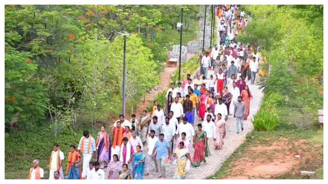 Yadagirigutta: యాదగిరిగుట్టలో గిరి ప్రదక్షిణ.. పోటెత్తిన భక్తులు