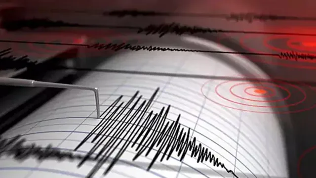 Delhi Earthquake:  ఢిల్లీలో మరోసారి భూకంపం..వణికిన దేశ రాజధాని!