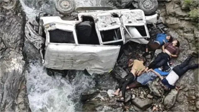 Accident: ఉత్తరాఖండ్ లో ఘోర రోడ్డు ప్రమాదం..ఎనిమిది మంది మృతి