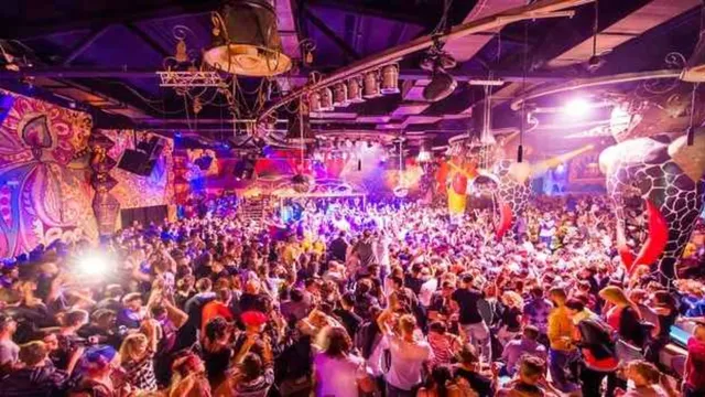 FLASH NEWS: హైదరాబాద్‌లో పబ్‌ ఓనర్లపై కేసు