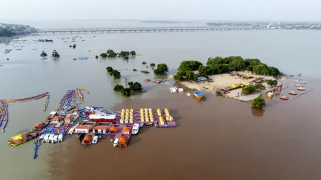 Rains: బీహార్, ఉత్తరప్రదేశ్ లలో కుండపోత వర్షాలు..52 మంది మృతి