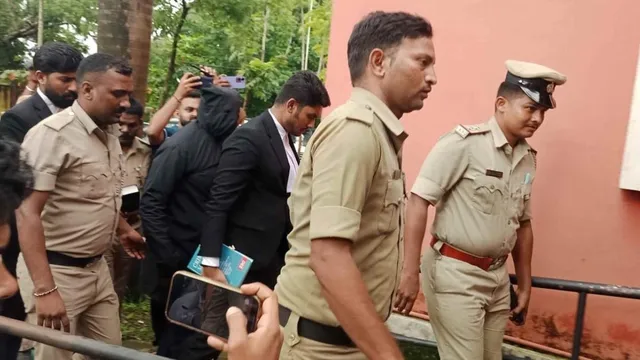 Dharmasthala: ధర్మస్థల డెత్‌ కేసుల రికార్డుల ధ్వంసం.. పోలీసులు సస్పెండ్ !
