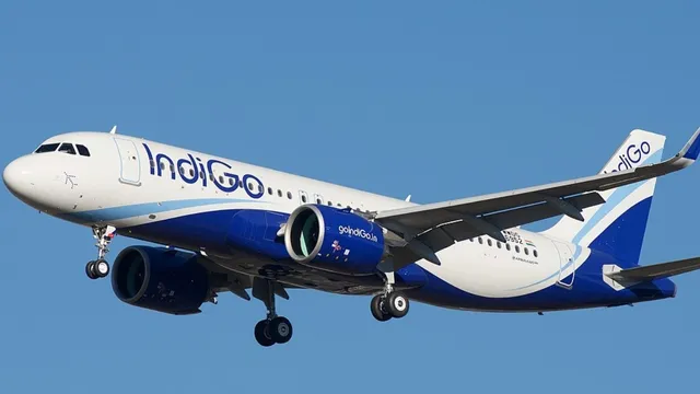 IndiGo Flight: విమానంలో ప్రయాణికురాలికి 'డర్టీ' సీటు.. ఇండిగో సంస్థకు భారీ జరిమానా