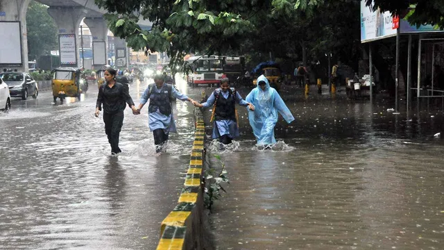Heavy Rain : భారీ వర్షానికి మామ అల్లుడు గల్లంతు