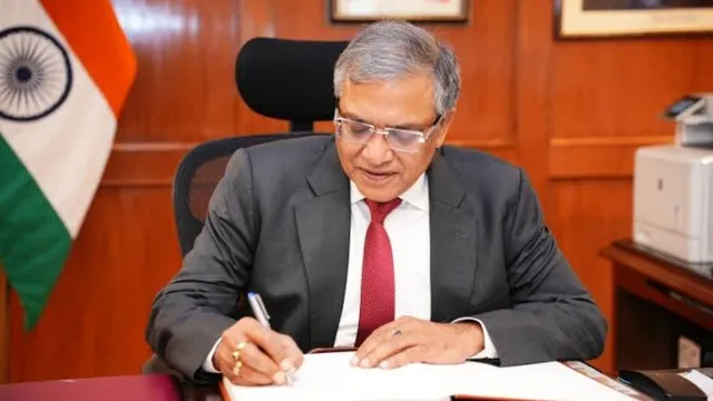 election commissioner impeachment: కేంద్ర ఎన్నికల సంఘం చీఫ్ కమిషనర్‌పై విపక్షాల వేటు!!