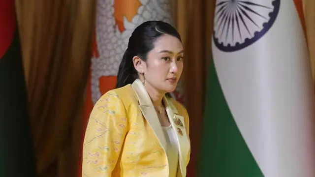 BIG BREAKING  : కొంపముంచిన ఫోన్‌ కాల్‌.. థాయ్‌ ప్రధానిపై వేటు