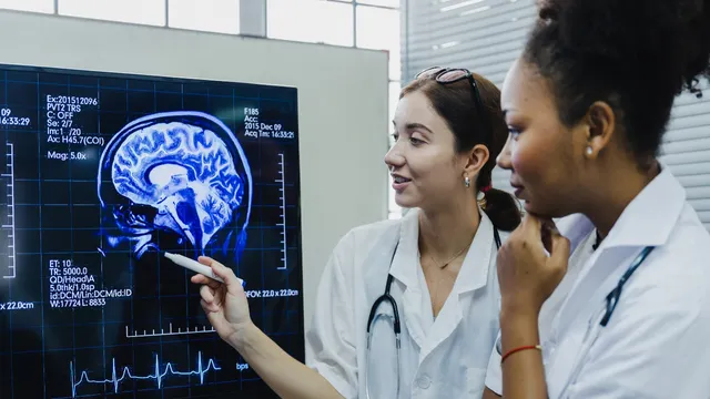Brain Stroke: ఆ లక్షణాలు కనిపిస్తే మీకు మూడినట్లే.. బ్రెయిన్ స్ట్రోక్ వచ్చే ముందు ఏం జరుగుతుందో తెలుసా..?