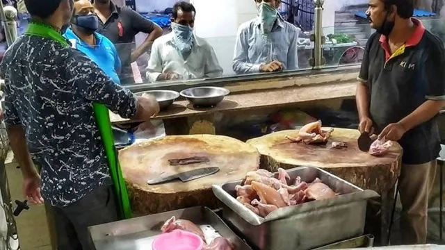 chicken Prices :  చికెన్ షాపులకు ఫుల్ గిరాకీ.. ఇవ్వాళ కేజీ ధర ఎంతంటే..?