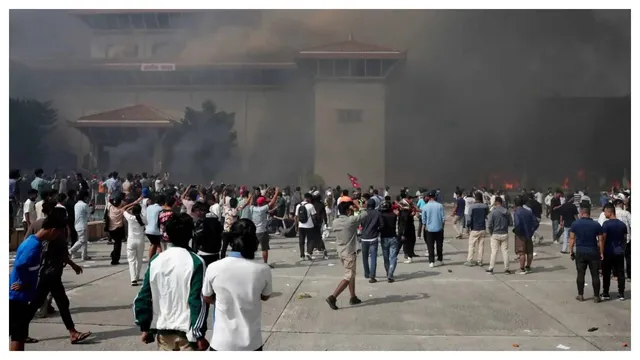 Nepal Prisoners : నేపాల్‌ జైళ్ల నుంచి 7,000 మంది ఖైదీల పరారీ!