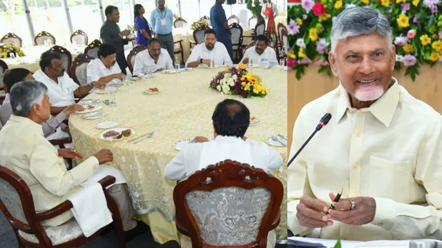 కలెక్టర్లు, మంత్రులతో కలిసి చంద్రబాబు లంచ్-PHOTOS