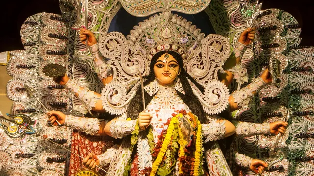 Devi Navaratri 2025: దేవీ నవరాత్రుల సమయంలో  ఈ 5 నియమాలు పాటిస్తే.. అష్టఐశ్వర్యాలు మీ సొంతం