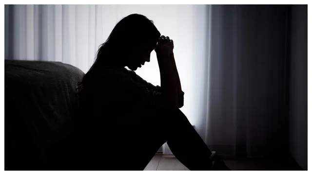 Crime : ఎంతపనిచేశావమ్మా .. నోటికి ప్లాస్టర్‌.. ముక్కుకు క్లిప్పు పెట్టుకుని ప్రాణం తీసుకున్న విద్యార్థిని